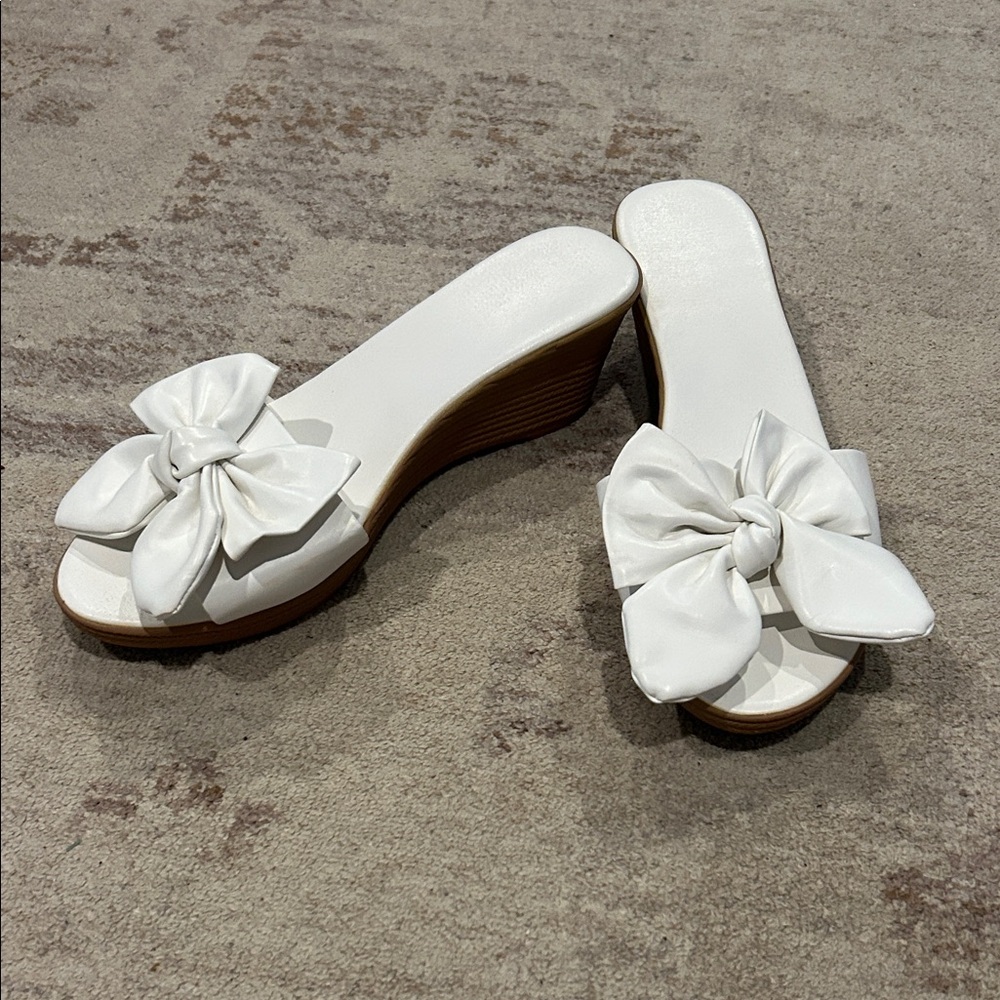 Elegant White Bow Wedge Sandals